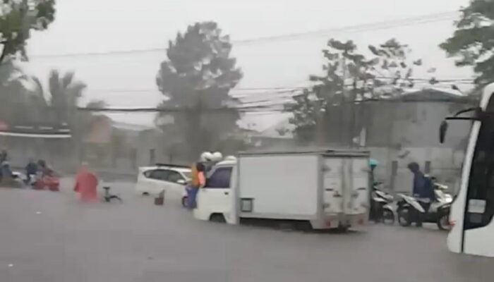 Banjir Rancaekek Lumpuhkan Arus Lalu-Lintas