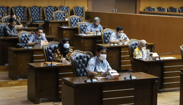 Lima Pansus DPRD Kota Bandung Sampaikan Kinerja pada Rapat Bamus