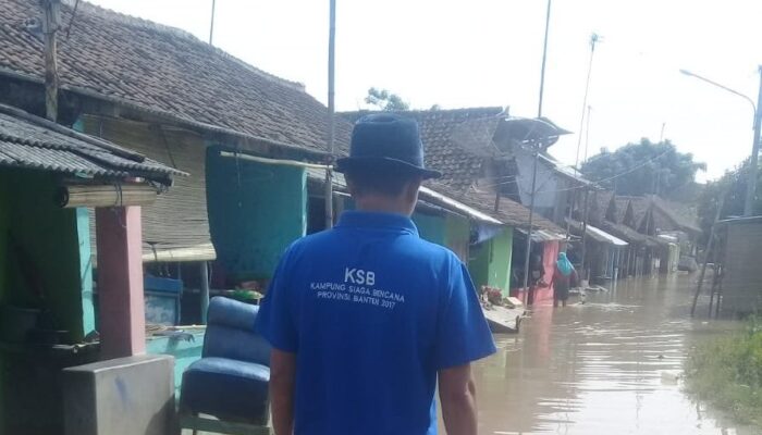 Banjir Lumpuhkan Aktivitas Warga di Ciwandan Banten