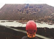 Angin Puting Beliung Membuat Berantakan Rumah Warga