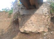 Jembatan Penguhung Antar Desa Ini Nyaris Roboh, Pak RT: Memerlukan Biaya Besar