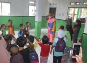 Tingkatkan Baca Anak dengan Badut dan Saung Baca Banten