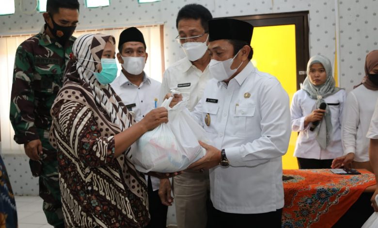 Pemkot Serang Serahkan Paket Sembako Gratis 0236a0a4 48ed 4ed8 a0e6 421d396c732d