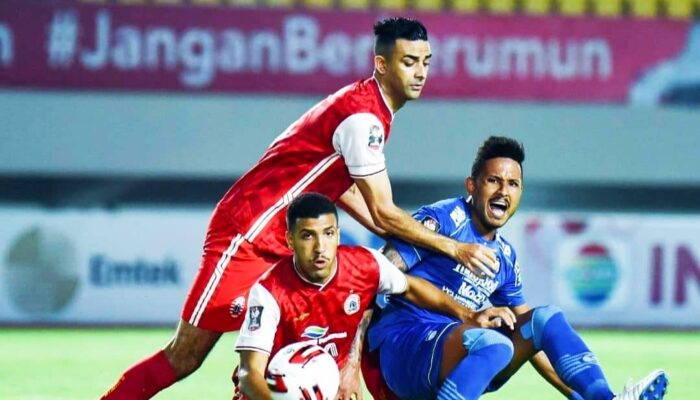 Persib Kandas Boyong Tropy Menpora 2021