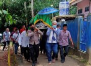 Bhabinkamtibmas Kawal Pemakaman Warga