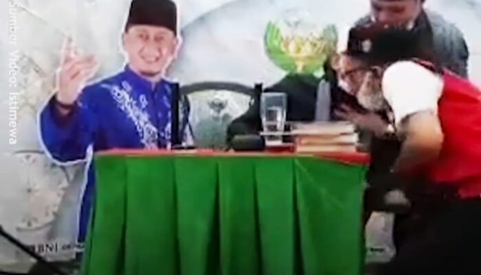 Kelelalah, Ust. Zacky Mirza Terkulai Pingsan saat Tausiyah