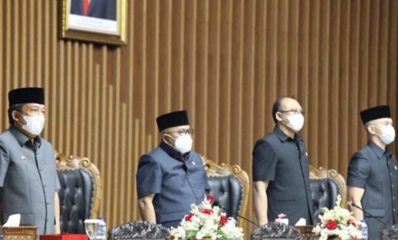 DPRD Kota Bandung: 7 Fraksi Serahkan 3 Raperda kepada Pimpinan IMG 20210401 110634 1617250019952
