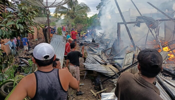 Tiga Rumah Warga Ludes Dilahap Api