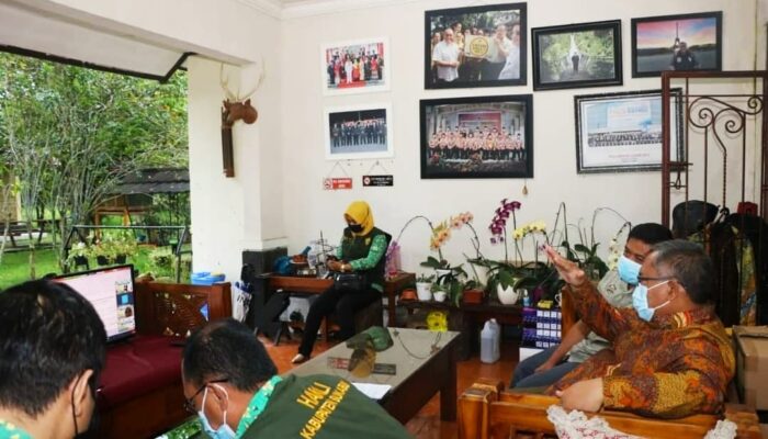 Bupati Sukabumi Raih Penghargaan Pratnyaparamita