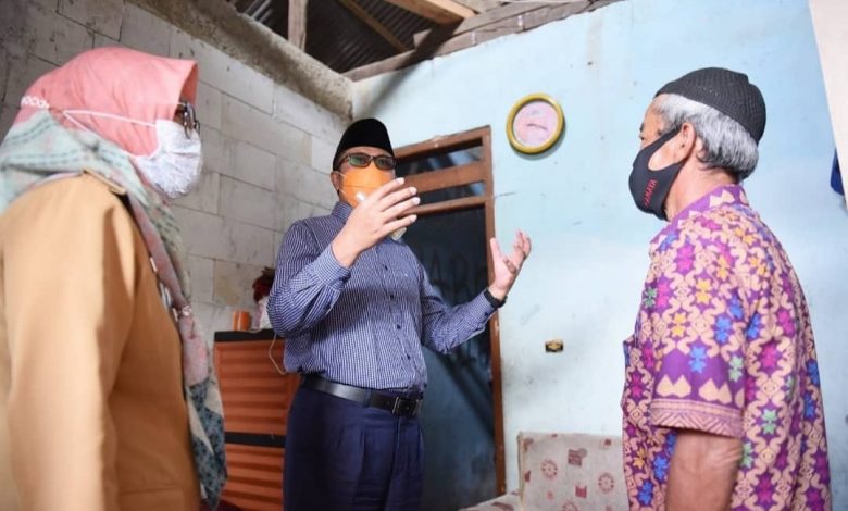 Pak Abas Dapat 10 Juta dari Udunan Online Tuk Benerin Rumah 042e8fe6 1b68 43f4 ba7a 21aae700687d