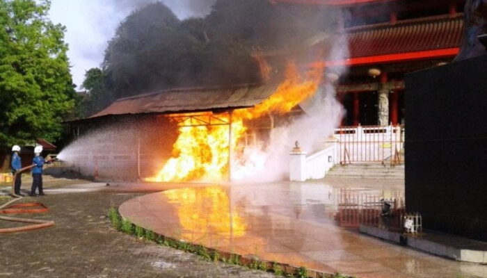 Api Membakar Kelenteng Sam Po Kong, Tak Ada Korban Jiwa