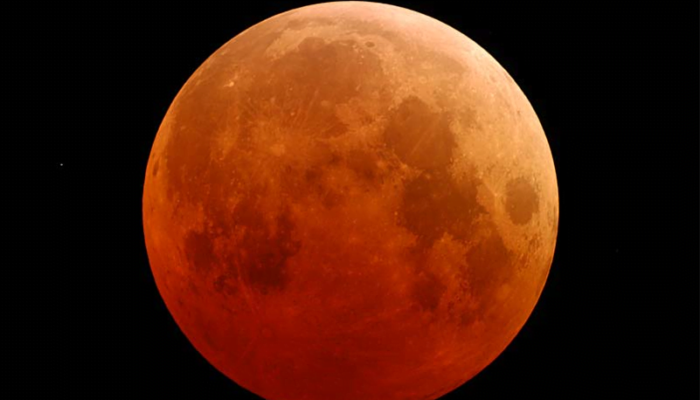 Saksikan Gerhana Bulan Langka Bertepatan di Hari Waisak