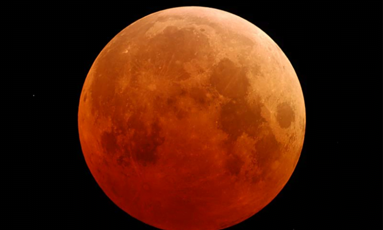 Saksikan Gerhana Bulan Langka Bertepatan di Hari Waisak gerhana bulan total