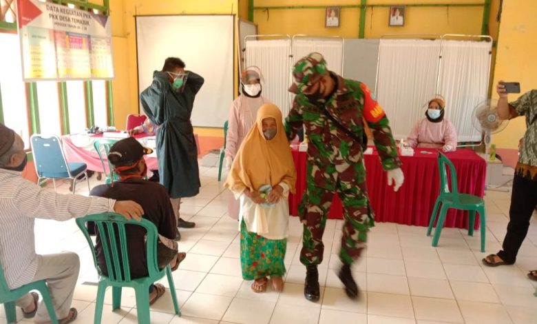 Babinsa Temajuk Dampingi Vaksinasi Lansia 10e4539a 259a 48e4 8cdd dffa746ac515