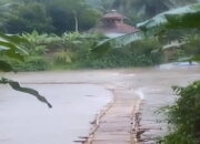 Berita Terbaru ! 12 Juni Jembatan Cisadea Hanyut Terseret Banjir