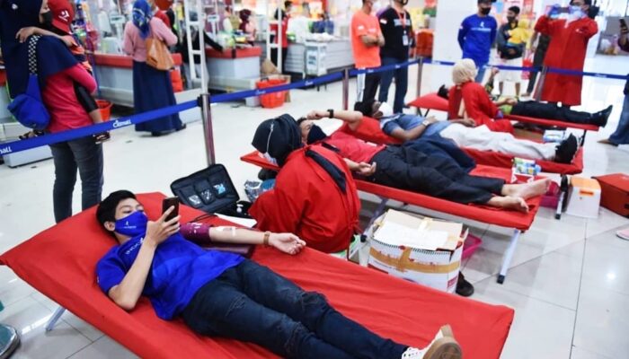 Jaga Stok Darah, Fahmi Ikut Donor Bersama Indorunners Sukabumi