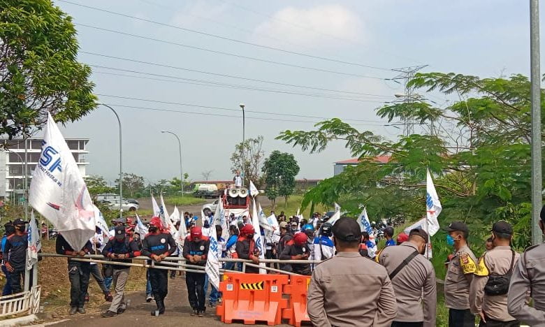 Ratusan Buruh Minta Pemkab Tindak PT Jin Myoung 738fdc51 5657 40ca ac52 6d5be672ffa8