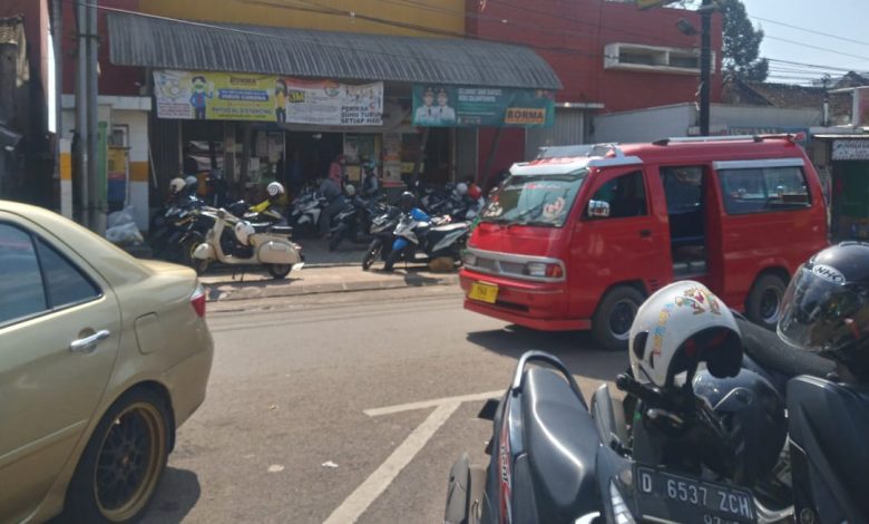 PPKM Diterapkan, Pengunjung Pasar Modern Masih Penuh 7b430a08 8589 4aea 947a ab09ec11f148