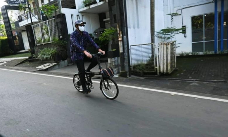 Fahmi Gowes ke Kantor untuk Rayakan Hari Sepeda Dunia 9b320c93 0a9b 4ca8 8b2e a227e582f8f2