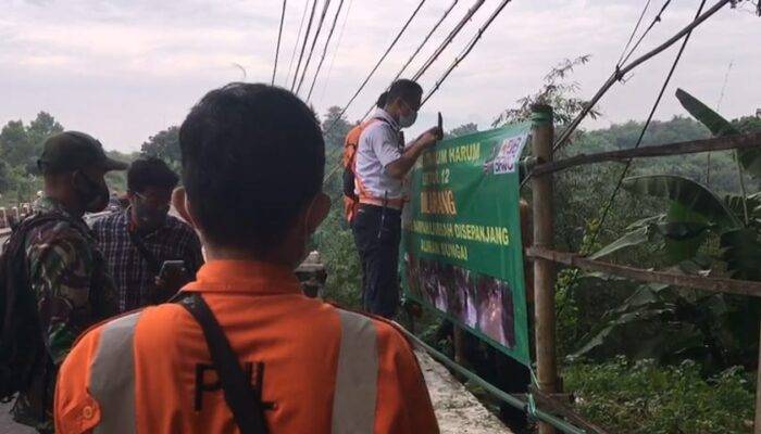 Catet Ya! Warga Jangan Buang Sampah di Jembatan Cisokan