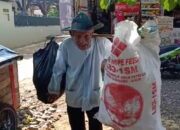 Kakek Ajid Tiap Hari Jalan Kaki Pungut Sampah, Susuri Belasan Km