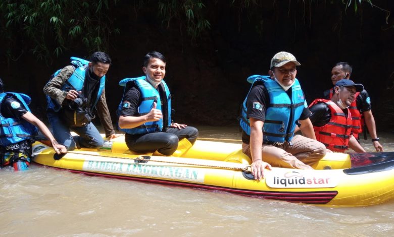 Sahrul Gunawan Arungi Sungai Cigeureuh Lihat Situs Mataram Islam IMG 20210612 WA0173
