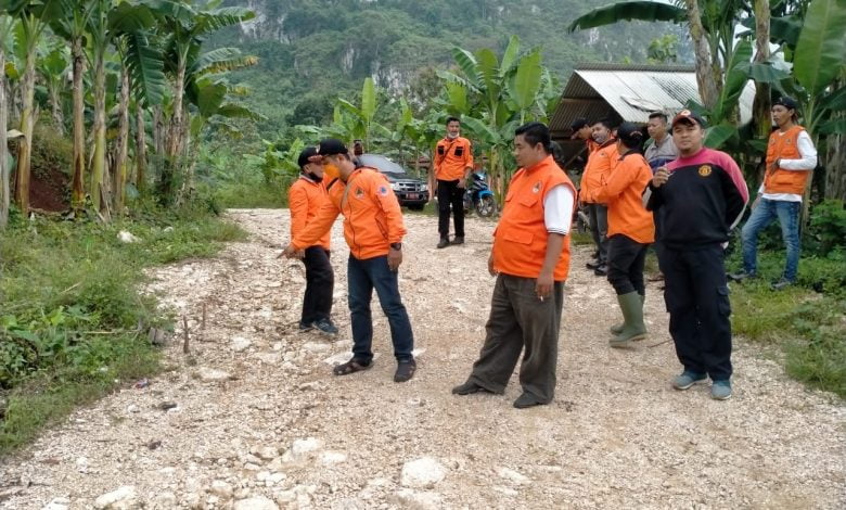 Pergeseran Tanah 700 Meter Membuat Warga Cibuntu Syok! Pergeseran Tanah 100 Meter Membuat Warga Cibuntu Syok! Kenapa