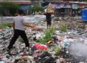 Petugas UPTD Pasar Ciranjang Tangkap Tangan Orang Buang Sampah di Lahan Bekas Pasar