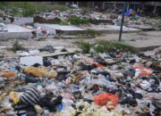 Tumpukan Sampah Terbakar di Bekas Lahan Pasar Ciranjang