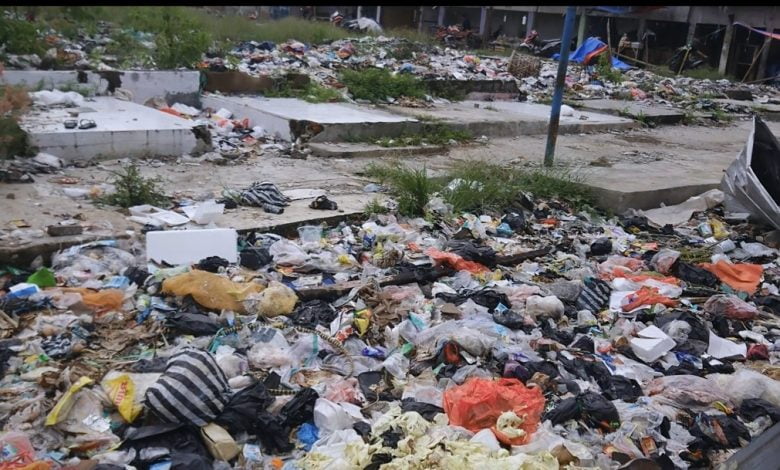 Tumpukan Sampah Terbakar di Bekas Lahan Pasar Ciranjang