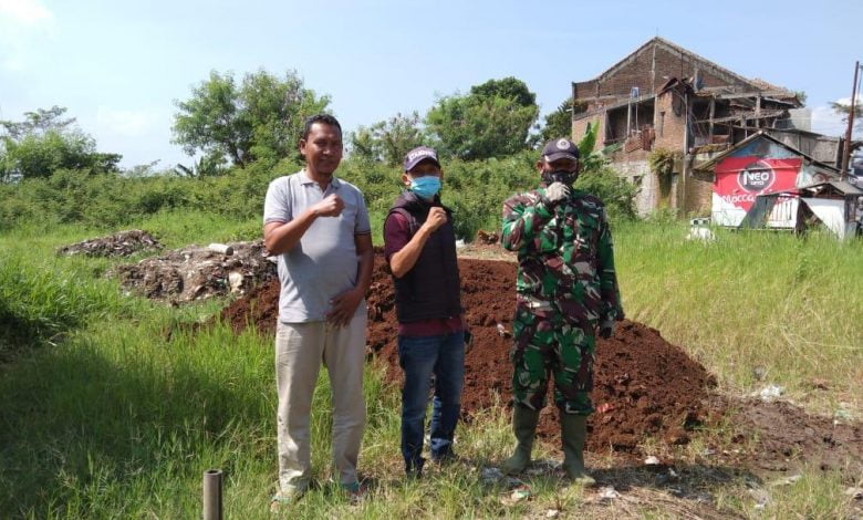 TNI Bantu Warga Terdampak Banjir di Desa Citarik c3273399 29ce 4a86 b82d 423c61b16c26
