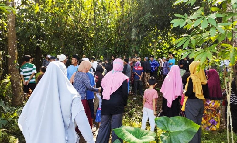 Jasad Seorang Pelajar Siswa SMK Korban Begal Dimakamkan d1dbd3ed 9d92 446b 928b f08b9289a831