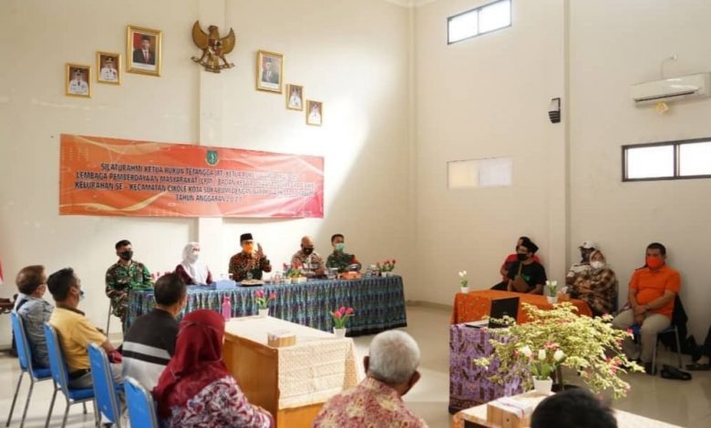 Walikota Sukabumi Kumpulkan RT dan Rw Se-Kecamatan Cikole dfa48927 7a03 43a6 94b0 6188c597436d