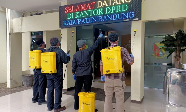 Gedung Pemerintahan di Kab Bandung Disemprot Disinfektan fa566841 f002 4c95 a278 a2c489be1319