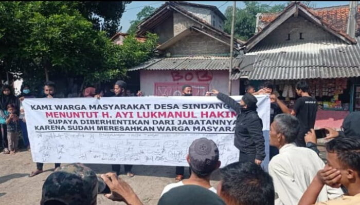 Desa Sindangraja Semakin Memanas! Warga Minta Kades Mundur