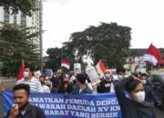 Aliansi Pemuda dan Mahasiswa Jabar Bersatu Berorasi Depan Gedung Sate
