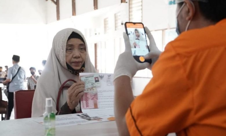 Bupati Cianjur Launching Penyaluran BST di Masa PPKM Darurat Bupati Cianjur Launching Penyaluran BST di Masa PPKM Darurat