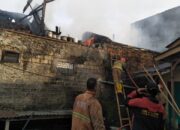 Damkar Berhasil Jinakan Kebakaran di Dayeuhluhur, 2 Rumah Hangus