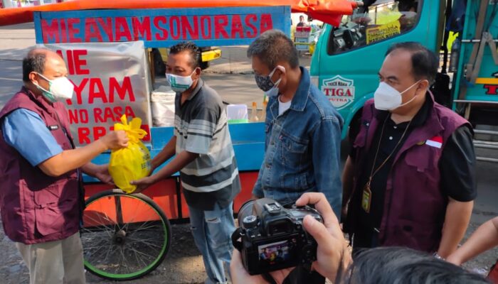 Disperindag Jabar Bawa Sembako untuk 65 Orang Warga Ciranjang