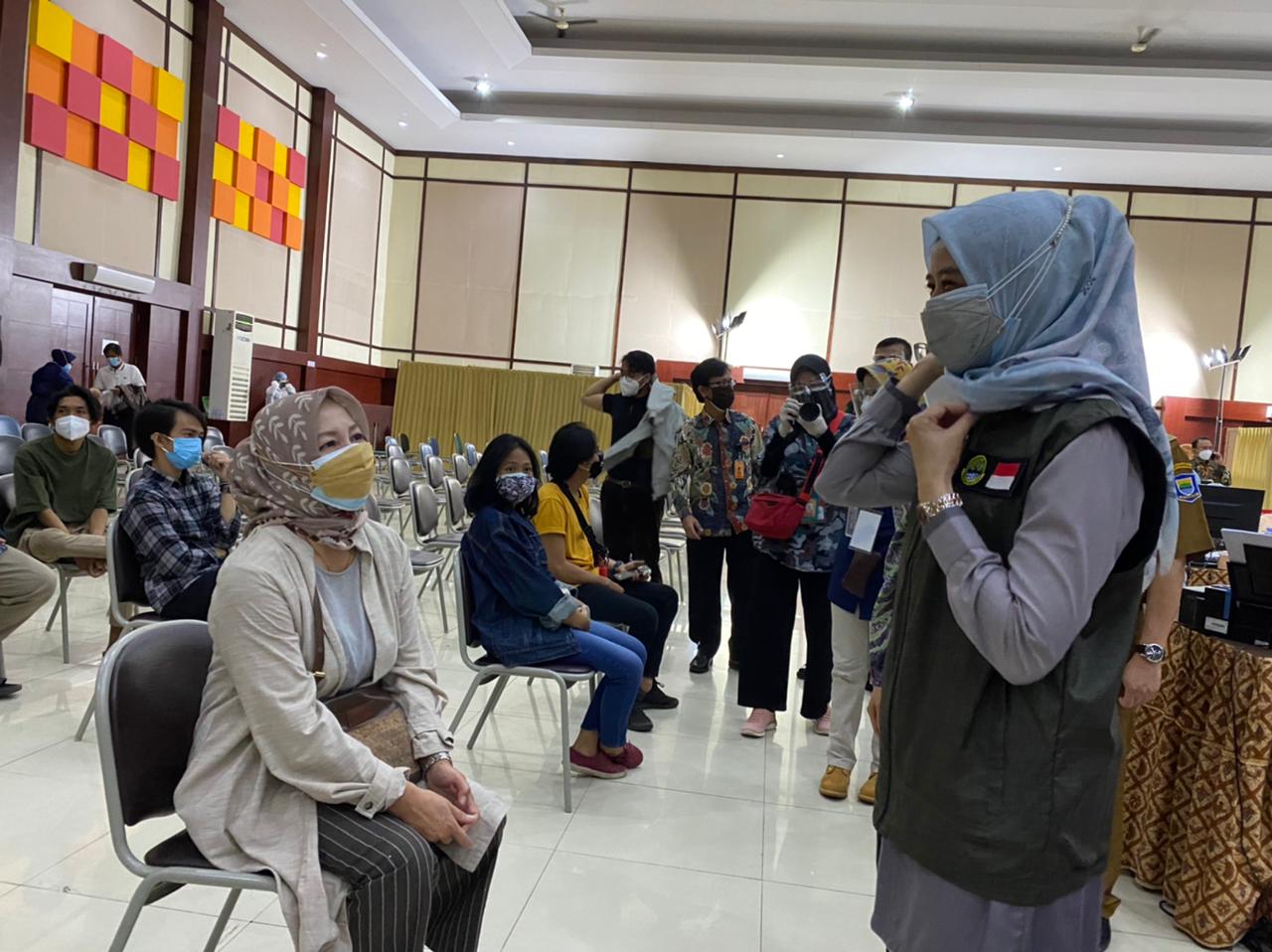 Ineu Purwadewi Sundari Pantau Vaksinasi di kampus