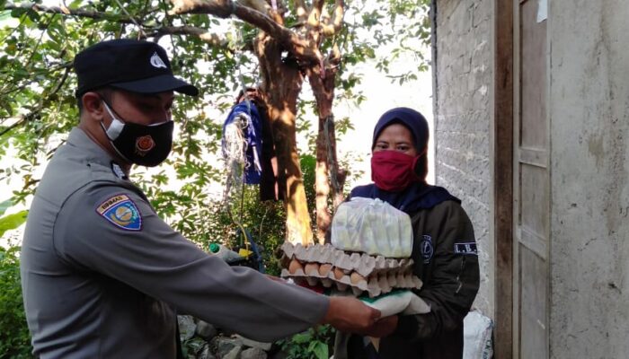 Jajaran Polsek Bojongpicung Gelar Baksos Serentak Bagikan Sembako