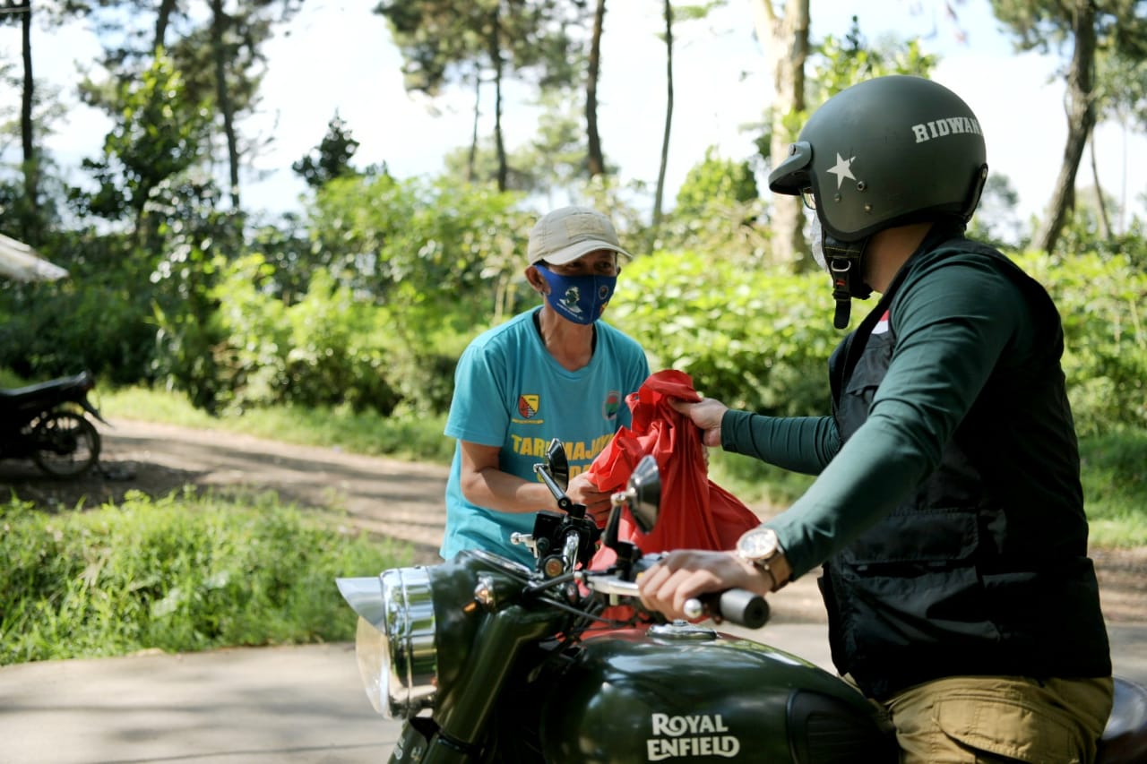 Ridwan Kamil Blusukan bawa bansos