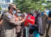 Satpol PP KBB Salurkan Sembako dan Daging Kurban