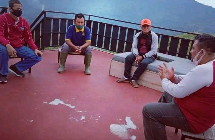 Reses dengan Prokes, Maulana Fahmi Bagikan Masker dan Handsanitizer Ketua Komisi D DPRD Kab. Bandung, Maulana Fahmi, saat Reses.