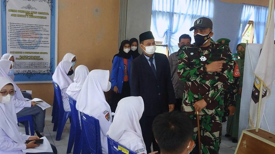 Dandim 0608 Cianjur Gelar Serbuan Vaksin 1000 Pelajar SMK Neglasari 1 Bojongpicung