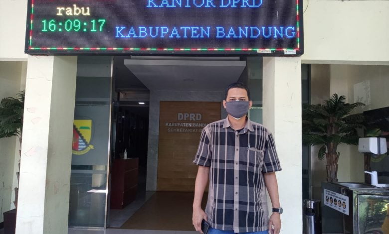 Fahmi: Tidak Wajib Siswa Mempunyai Laptop Fahmi: Tidak Wajib Siswa Mempunyai Laptop