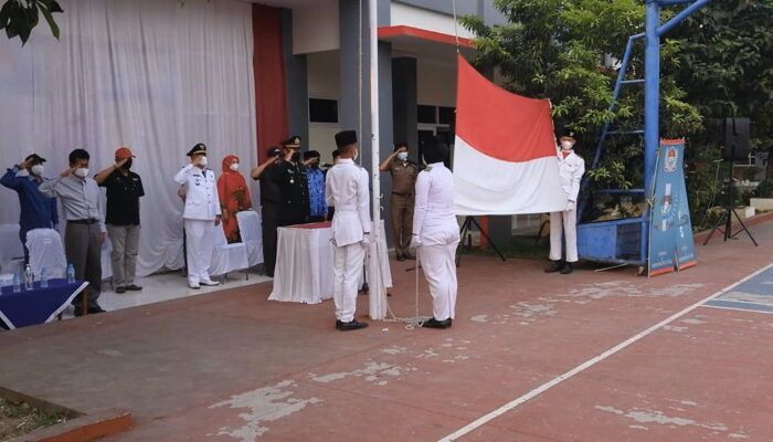 Forkopimcam Bojongpicung Gelar Upacara Bendera Merah Putih di SMKN 1