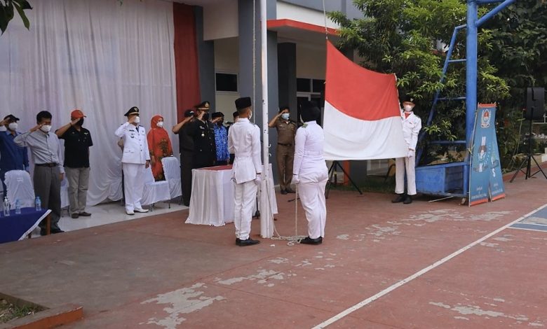 Forkopimcam Bojongpicung Gelar Upacara Bendera Merah Putih di SMKN 1 Forkopimcam Bojongpicung Gelar Upacara Bendera Merah Putih di SMKN 1