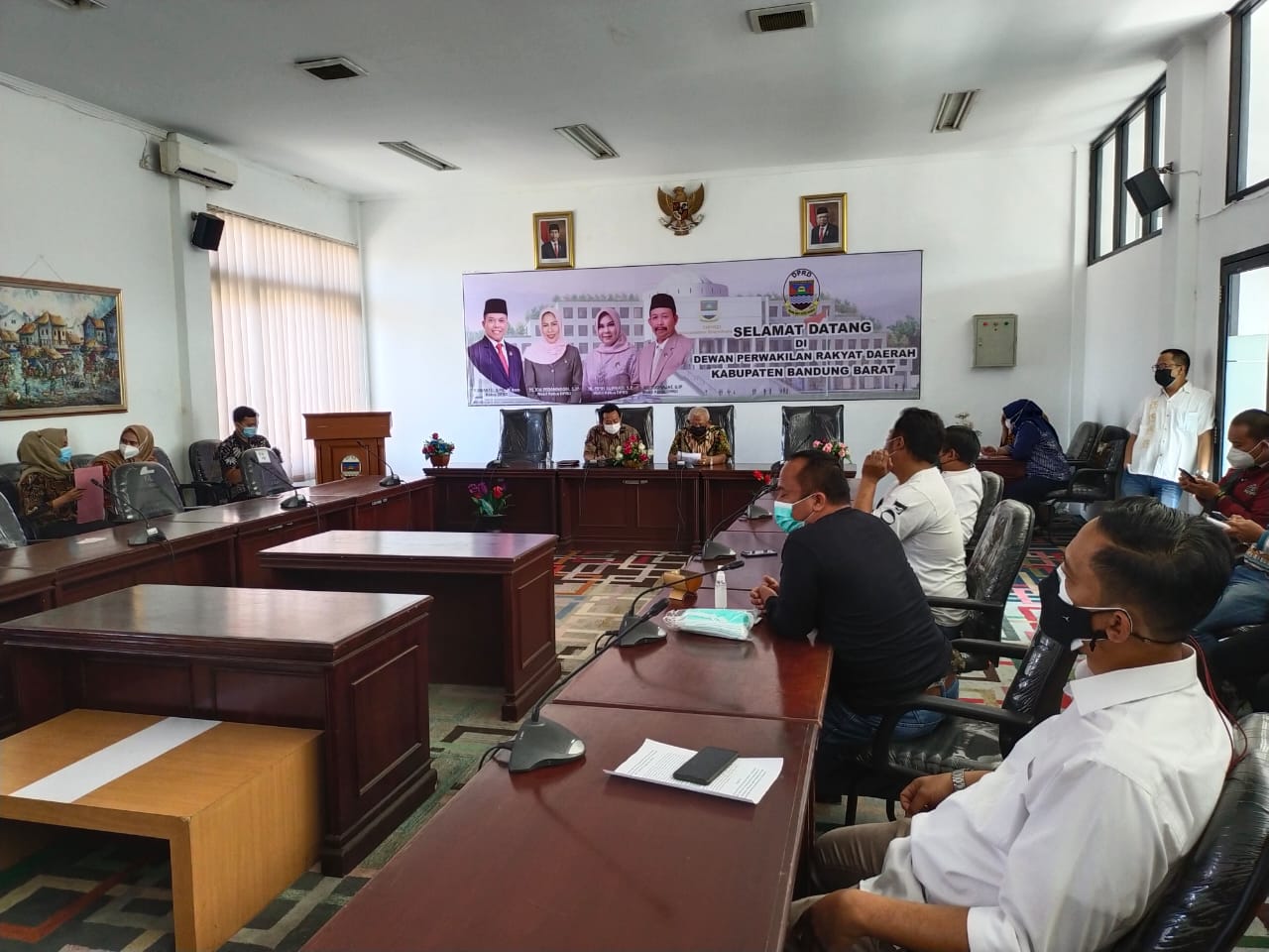 Forum Masyarakat Bandung Utara (Forbat) berunjuk rasa