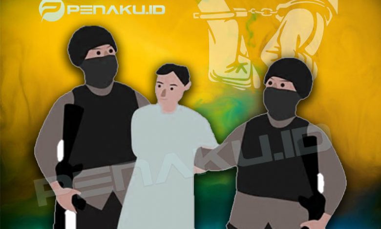 Pria di Cianjur Bacok Selingkuhan, Kini Meringkuk di Polsek Pria Bacok Leher Selingkuhannya Di Cianjur, Dibekuk Polisi